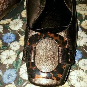 NWOT Villager Brass Flats